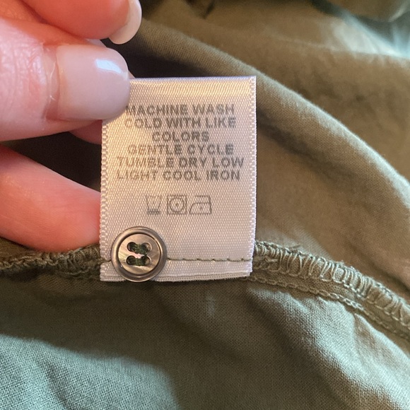 XiRENA Hale Ruffle Long Sleeve Button Down Top XS - Picture 5 of 6